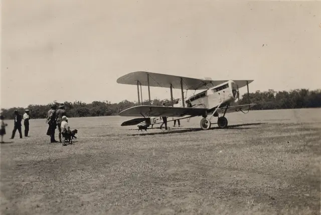 The McBratneys seeing off the Robertsons to the Melbourne Cup, 1928