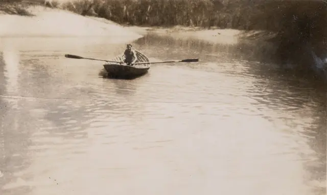 Bill rowing on the Murrumbidgee, 1943