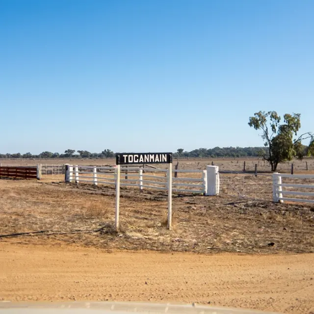 Toganmain entrance sign